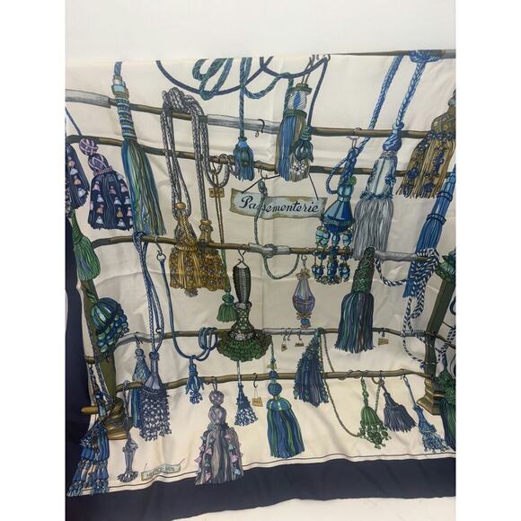 Hermès Tassel Design Scarf - Like New - Picture 4 of 4
